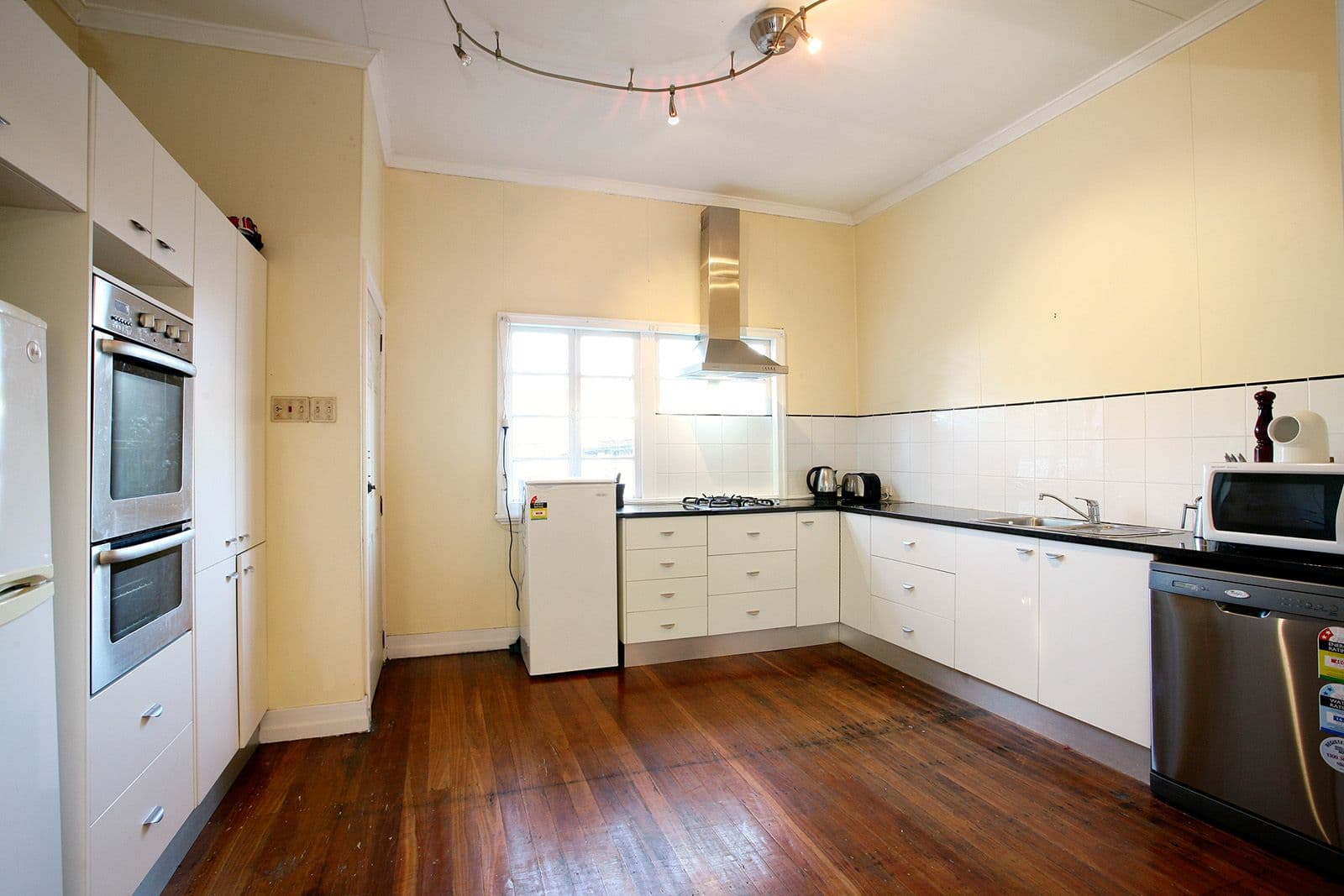 336 Wynnum Road, NORMAN PARK QLD 4170, Norman Park - Thumbnail 2