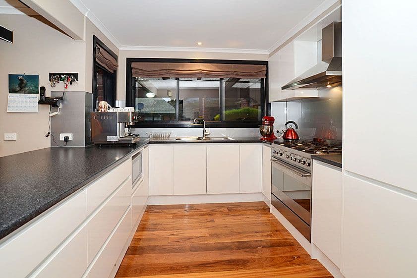 18 Amesbury Avenue, CRAIGIEBURN VIC 3064, Craigieburn - Thumbnail 2