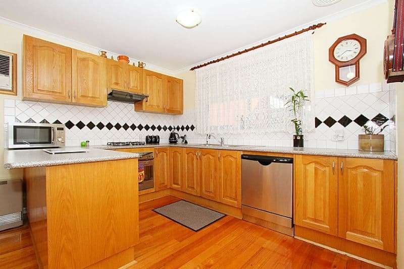 17 Heather Avenue, THOMASTOWN VIC 3074, Thomastown - Thumbnail 2