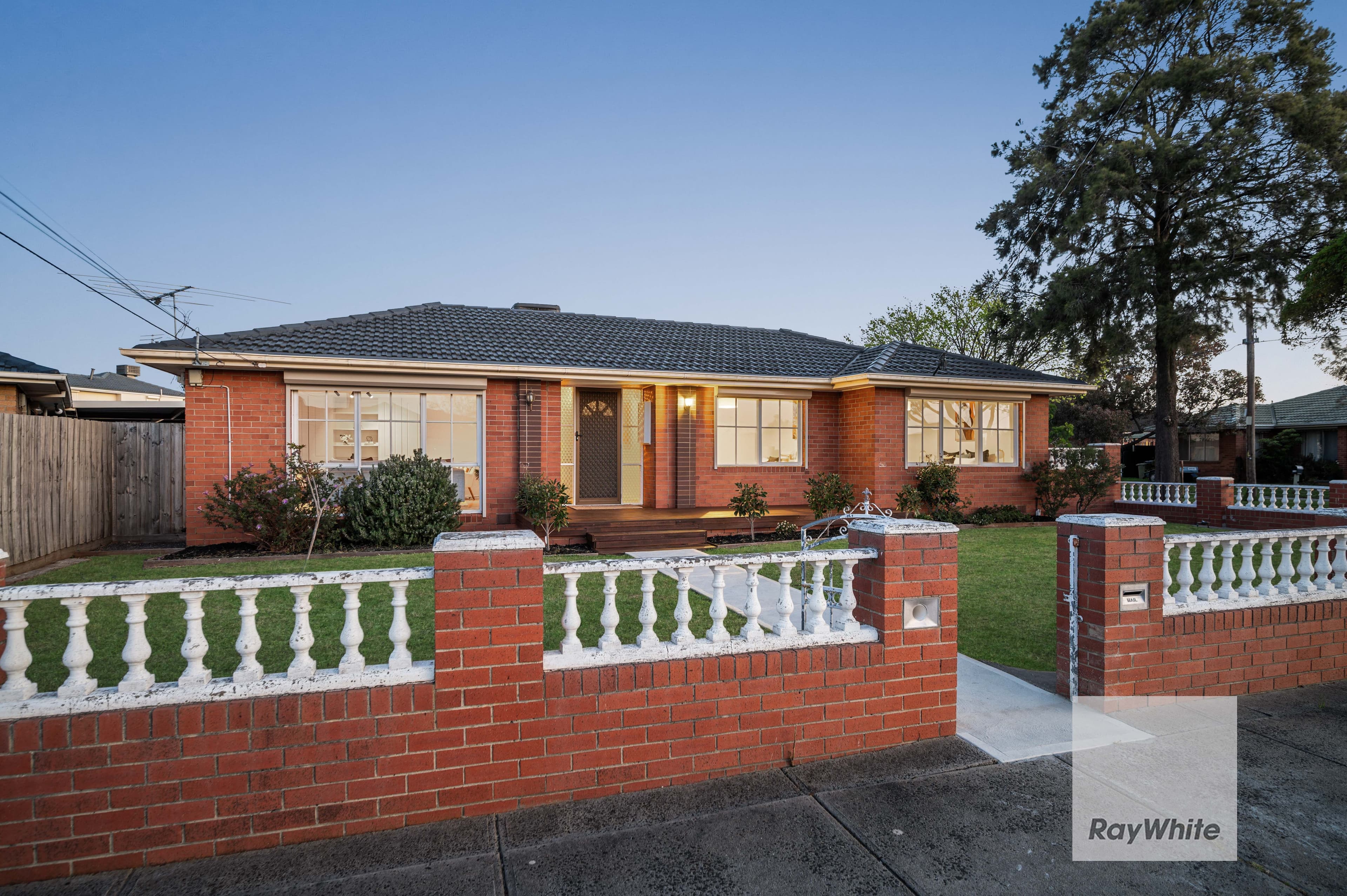 16 Grantley Drive, Gladstone Park VIC 3043, Gladstone Park - Thumbnail 2