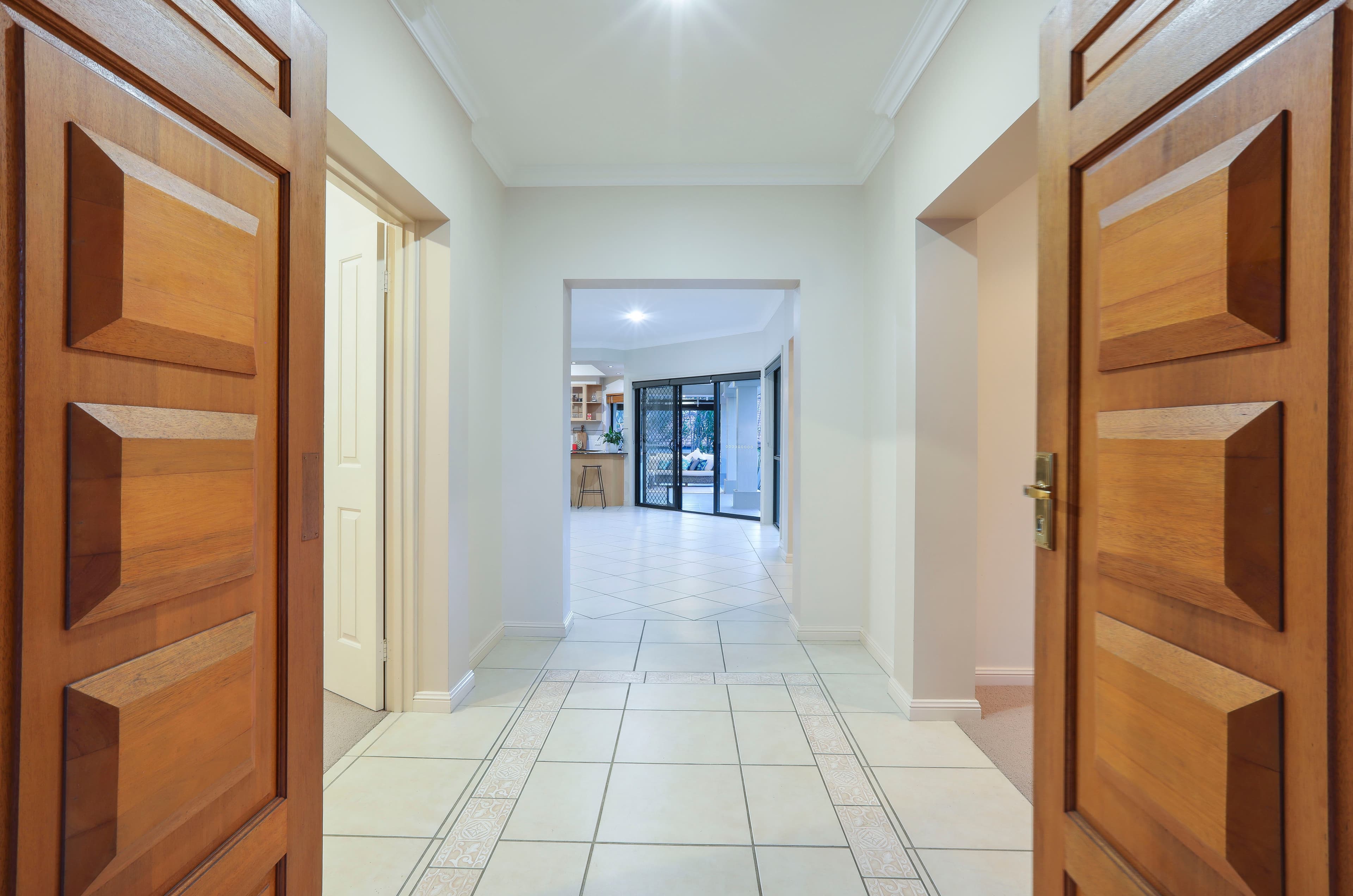 39 Arun Drive, Arundel QLD 4214, Arundel - Thumbnail 3