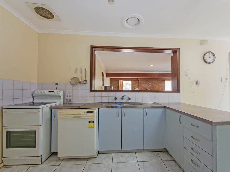 18 Clay Avenue, HOPPERS CROSSING VIC 3029, Hoppers Crossing - Thumbnail 3