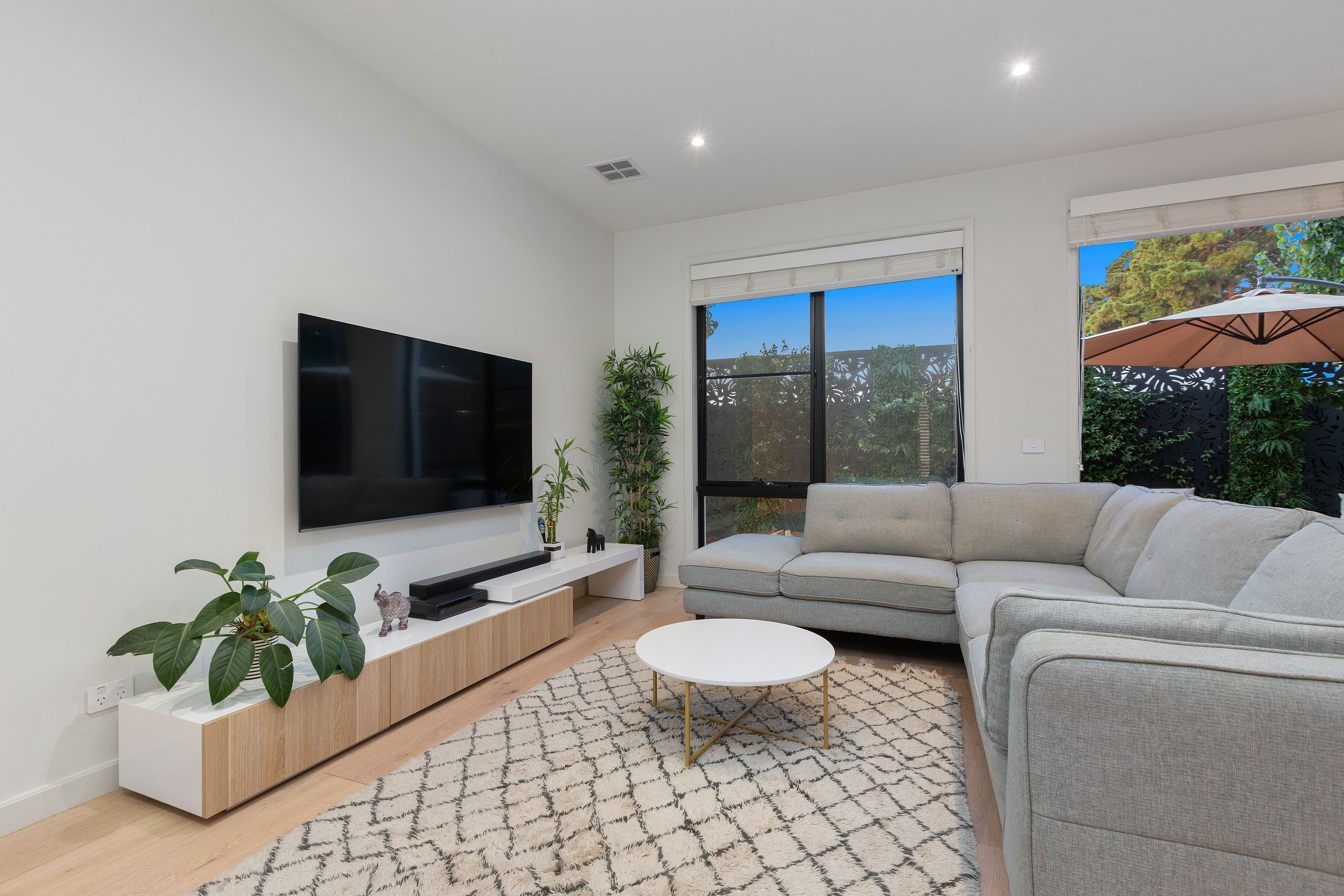 4 Monterey Drive, Cheltenham VIC 3192, Cheltenham - Thumbnail 2