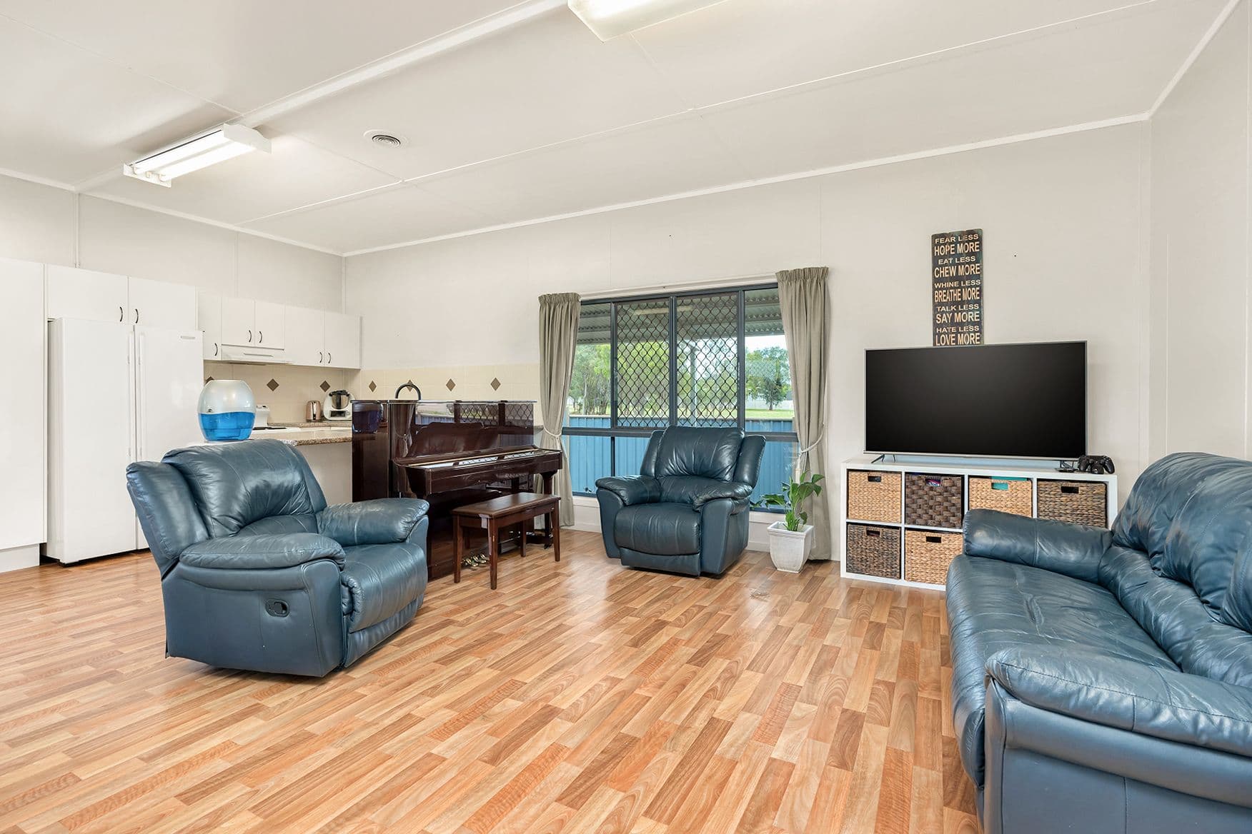 12B Crendon Street, Emerald QLD 4720, Emerald - Thumbnail 7