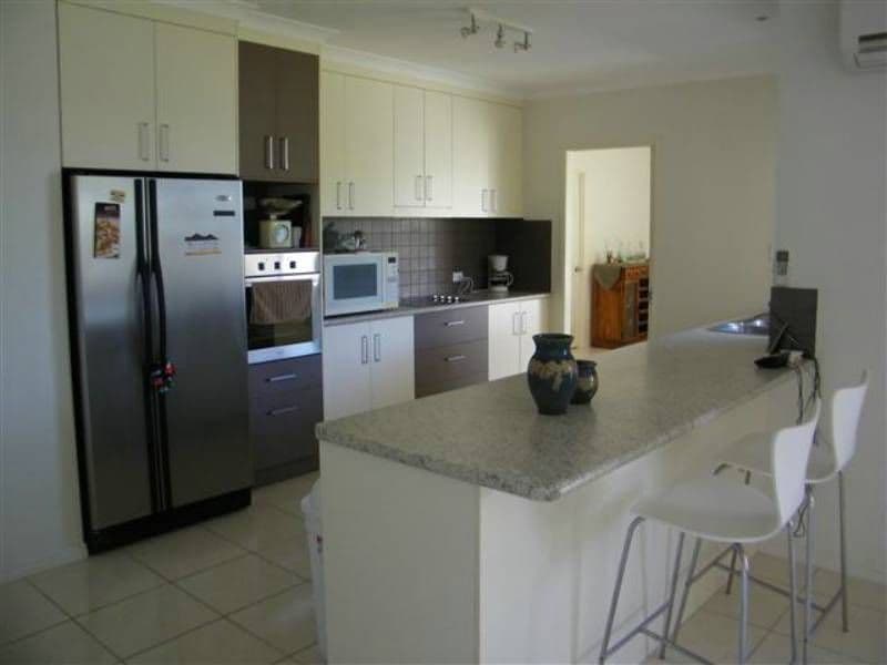 90 Emmadale Drive, NEW AUCKLAND QLD 4680, New Auckland - Thumbnail 2