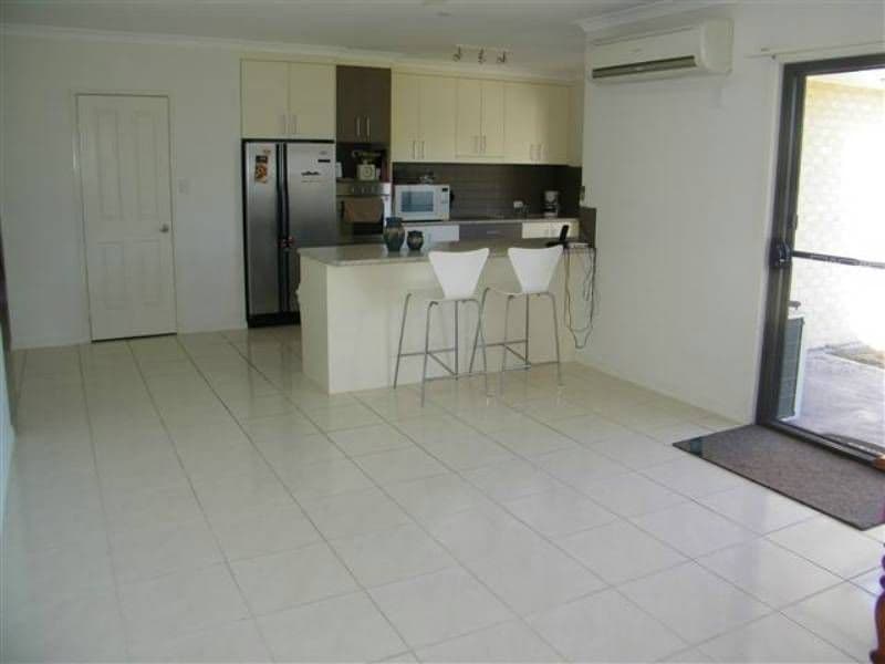 90 Emmadale Drive, NEW AUCKLAND QLD 4680, New Auckland - Thumbnail 3