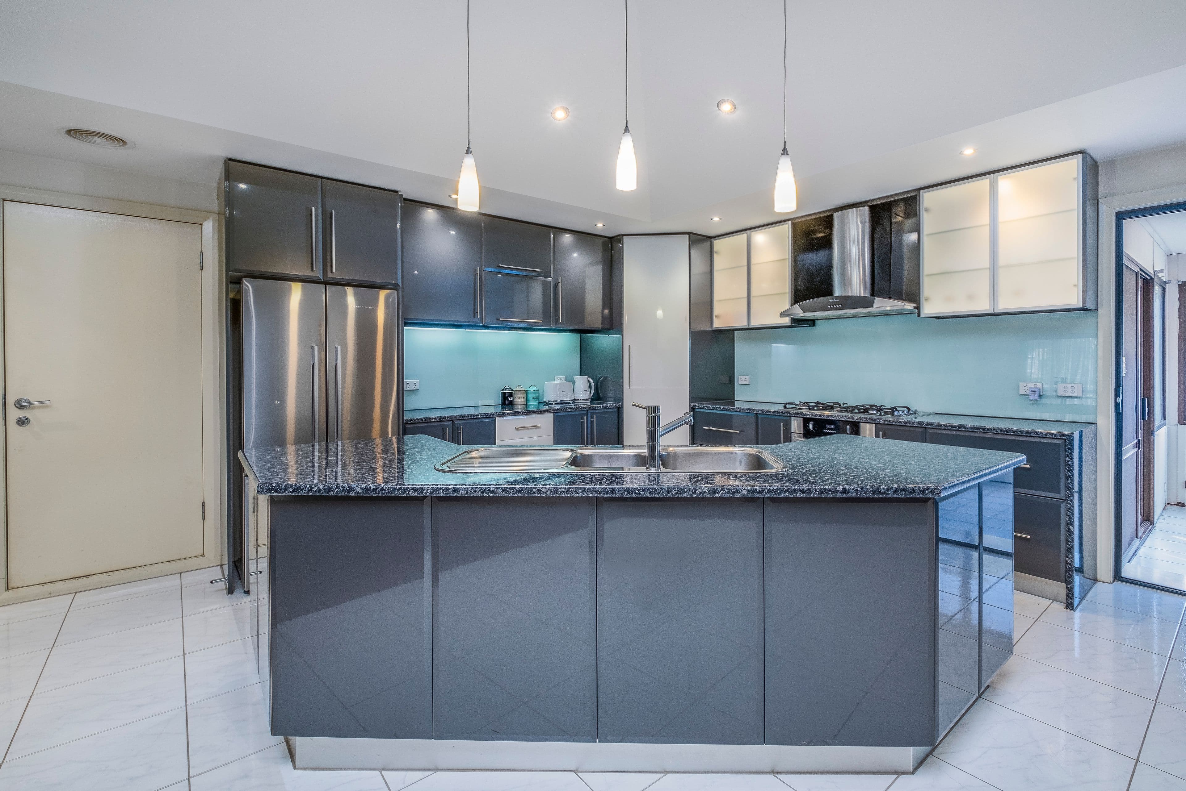 4 Hawksburn Crescent, Wantirna South VIC 3152, Wantirna South - Thumbnail 2