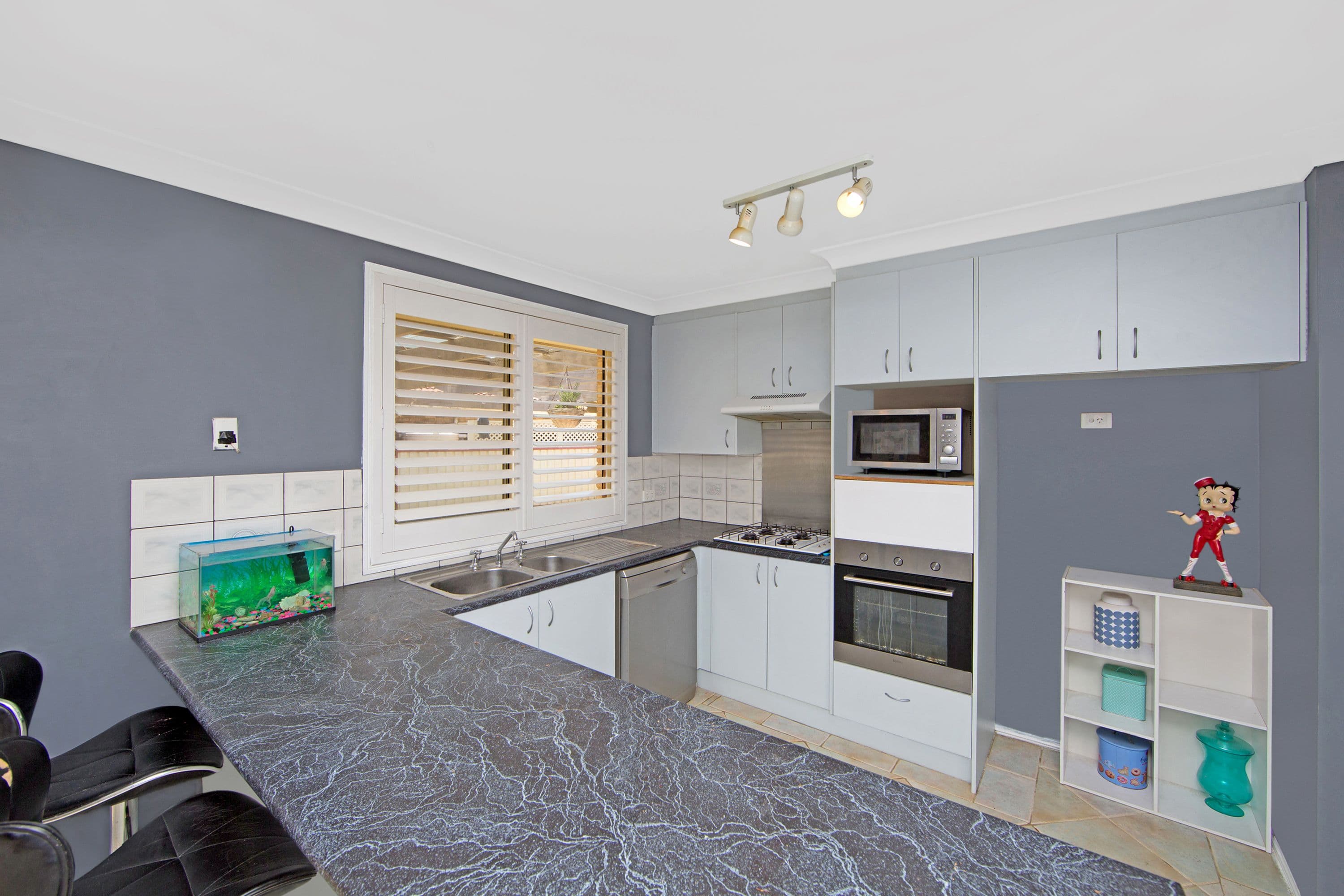 17 Derwent Drive, Lake Haven - Thumbnail 4