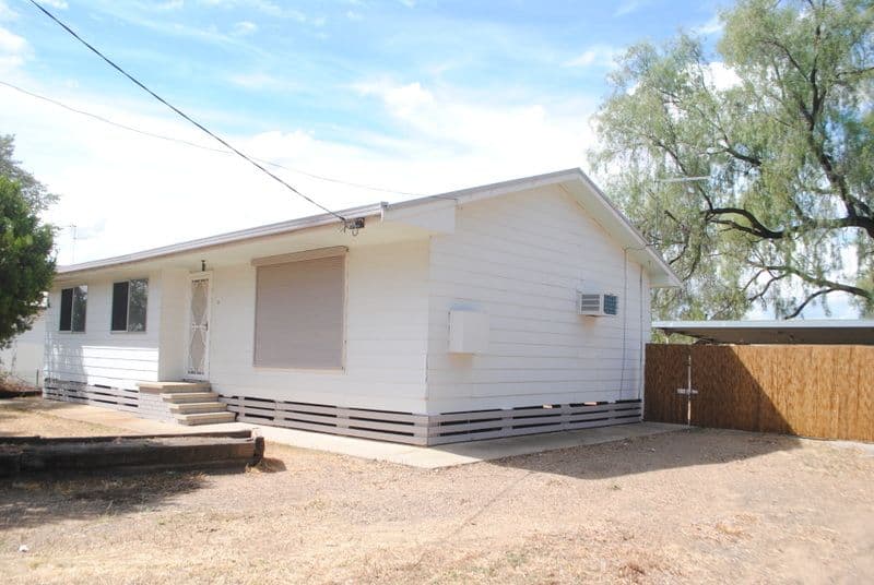 32 Oak Street, Moree - Thumbnail 2