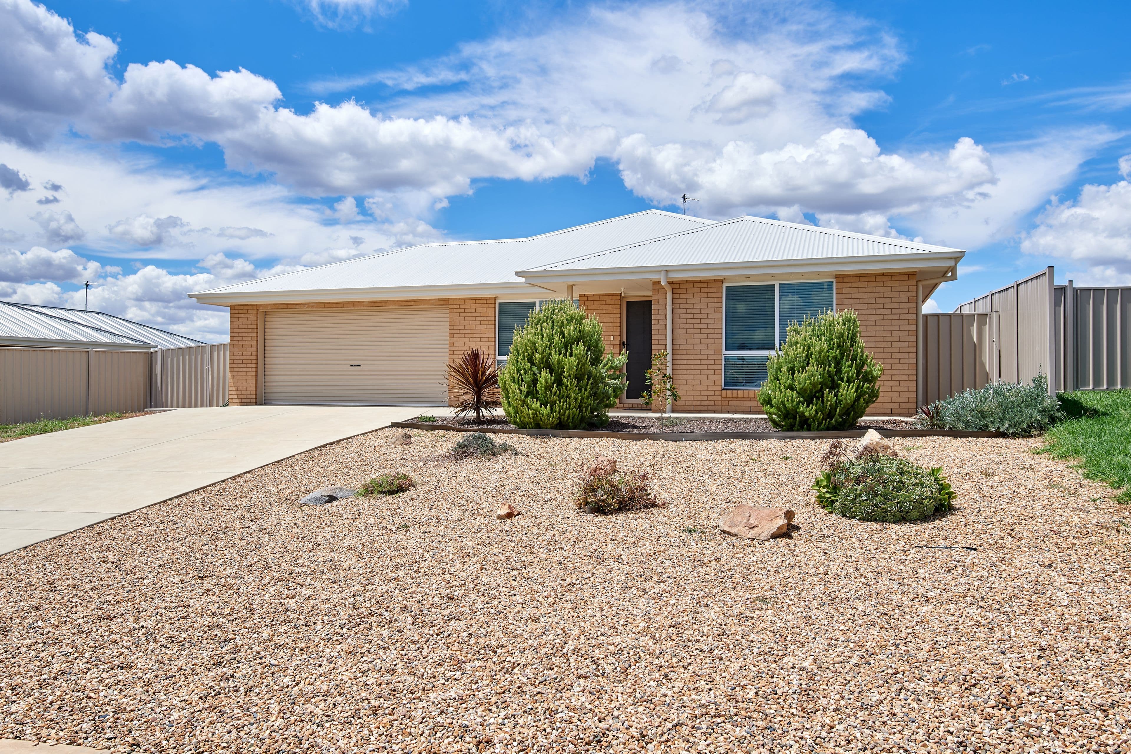 5 Hilton Place, Junee NSW 2663, Junee - Image 1