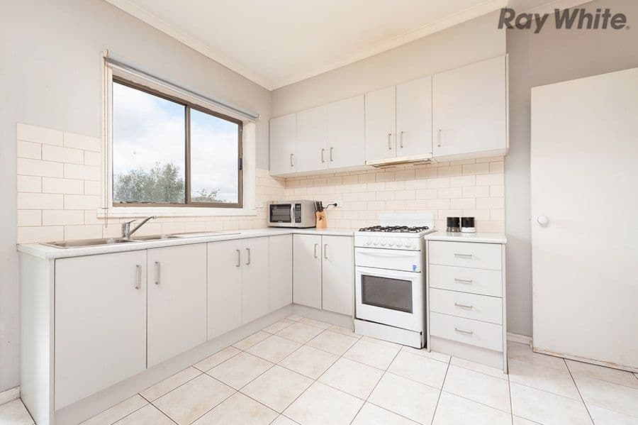 10 Welwyn Parade, Deer Park VIC 3023, Deer Park - Thumbnail 5