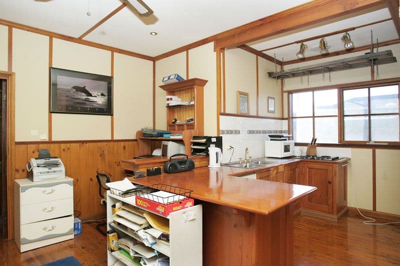 8 Cornish Avenue, KILLARNEY VALE NSW 2261, Killarney Vale - Thumbnail 2