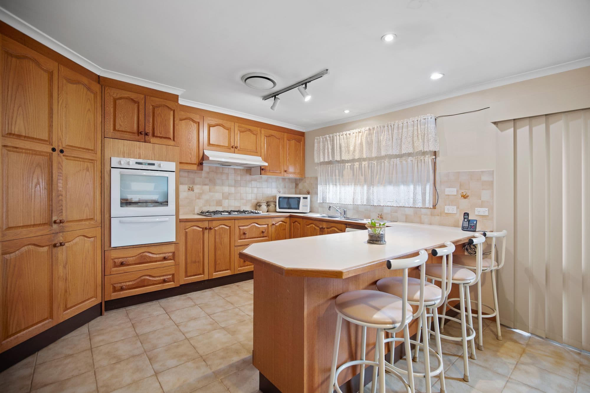 2 Tesron Court, Werribee VIC 3030, Werribee - Thumbnail 2