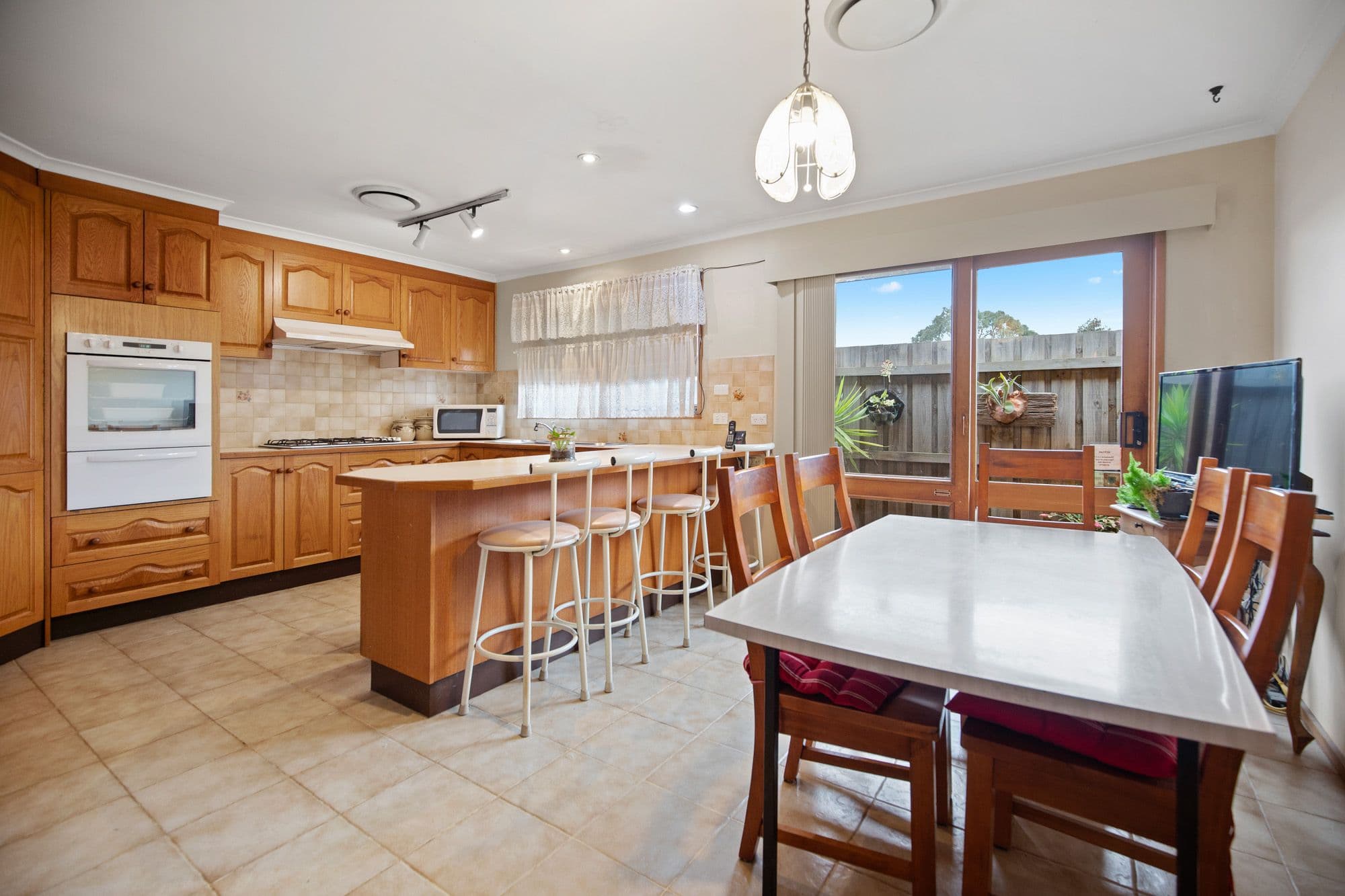 2 Tesron Court, Werribee VIC 3030, Werribee - Thumbnail 3