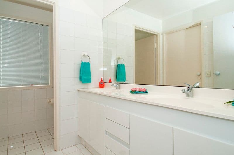 121 Pebble Beach Drive, RUNAWAY BAY QLD 4216, Runaway Bay - Thumbnail 6