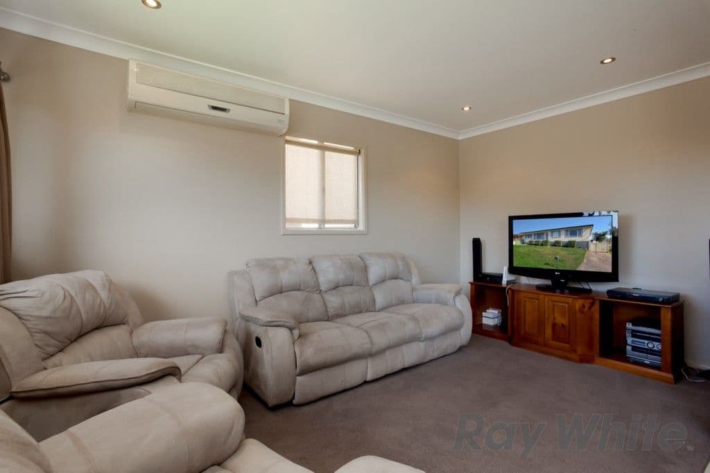 11 Walumbi Avenue, TINGIRA HEIGHTS NSW 2290, Tingira Heights - Thumbnail 3