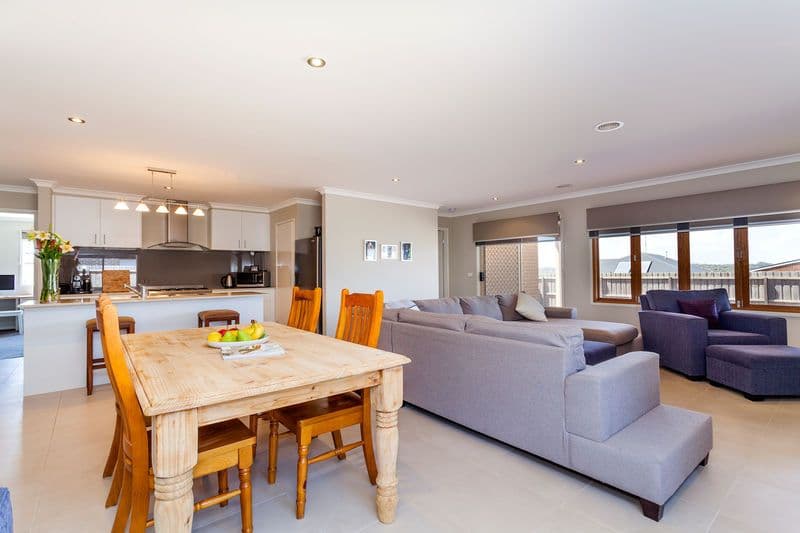 18 Grenache Drive, WAURN PONDS VIC 3216, Waurn Ponds - Thumbnail 3