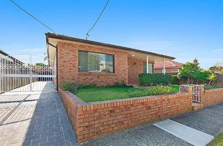 14 Monash Gardens, Pagewood - Image 1