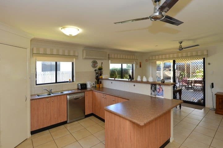 38 Banksdale Drive, MIDDLE RIDGE QLD 4350, Middle Ridge - Thumbnail 2