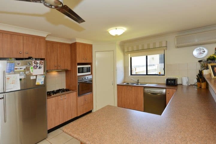 38 Banksdale Drive, MIDDLE RIDGE QLD 4350, Middle Ridge - Thumbnail 5