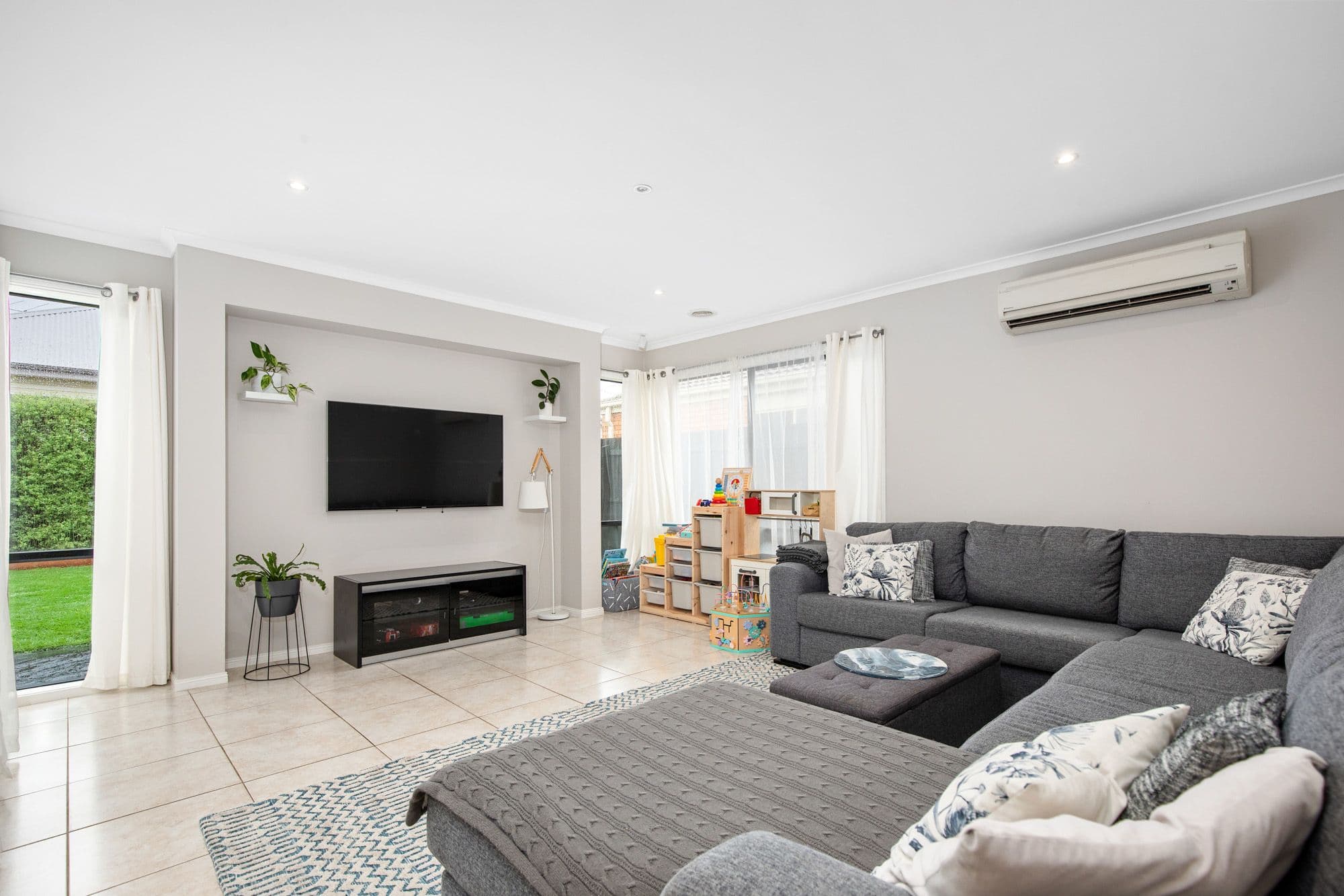 22 Macadamia Grove, Werribee VIC 3030, Werribee - Thumbnail 3