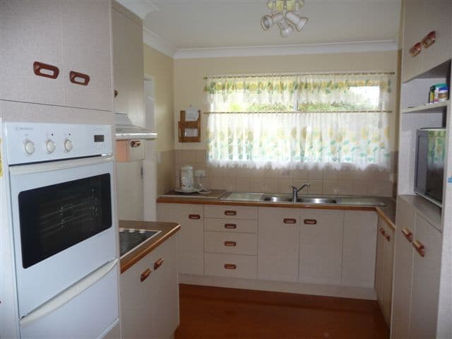 9 Jondaryan Street, NEWTOWN QLD 4350, Newtown - Thumbnail 2