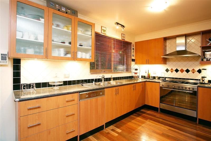 18 Stonnington Drive, WATSONIA NORTH VIC 3087, Watsonia North - Thumbnail 4