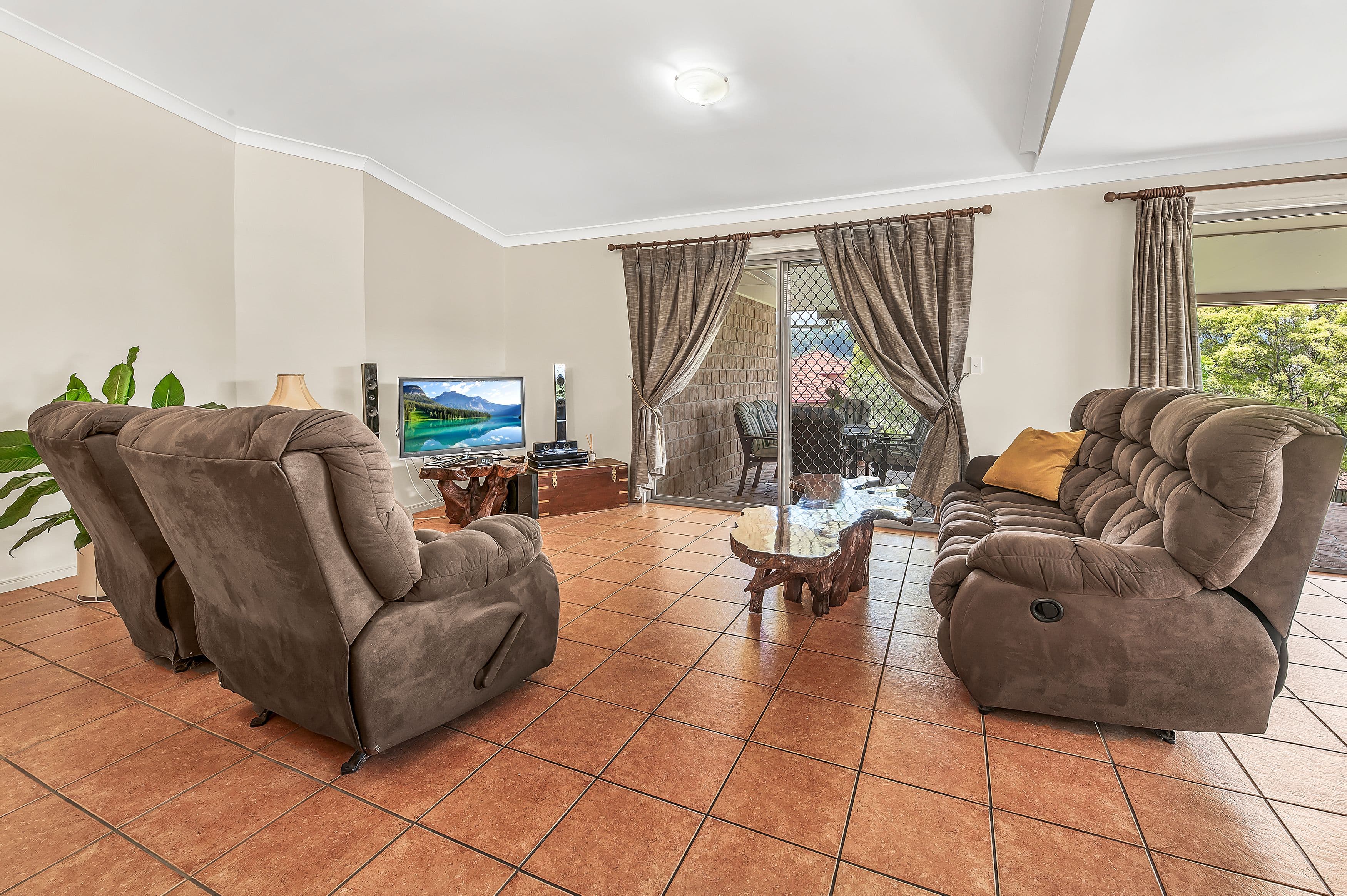 15 Laysan Crescent, Oxenford QLD 4210, Oxenford - Thumbnail 8