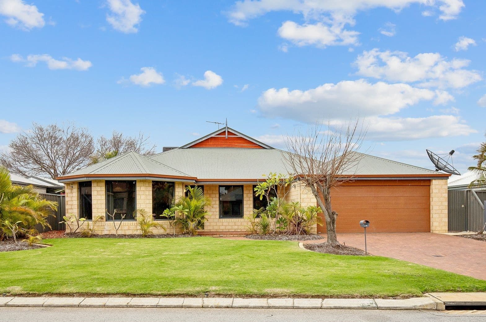 8 Shelduck Crescent, Bennett Springs WA 6063, Bennett Springs - Image 1