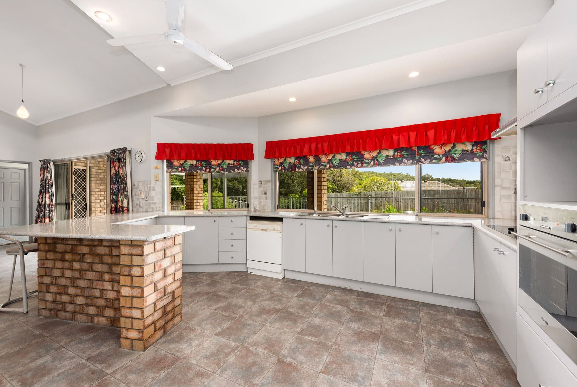 19 Jennings Court, Carindale QLD 4152, Carindale - Thumbnail 3