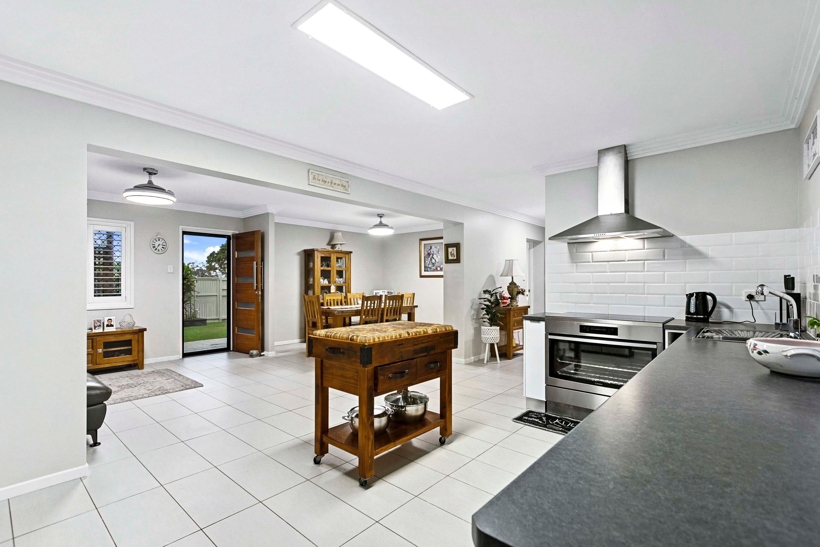 597 Boat Harbour Drive, Urangan QLD 4655, Urangan - Thumbnail 8