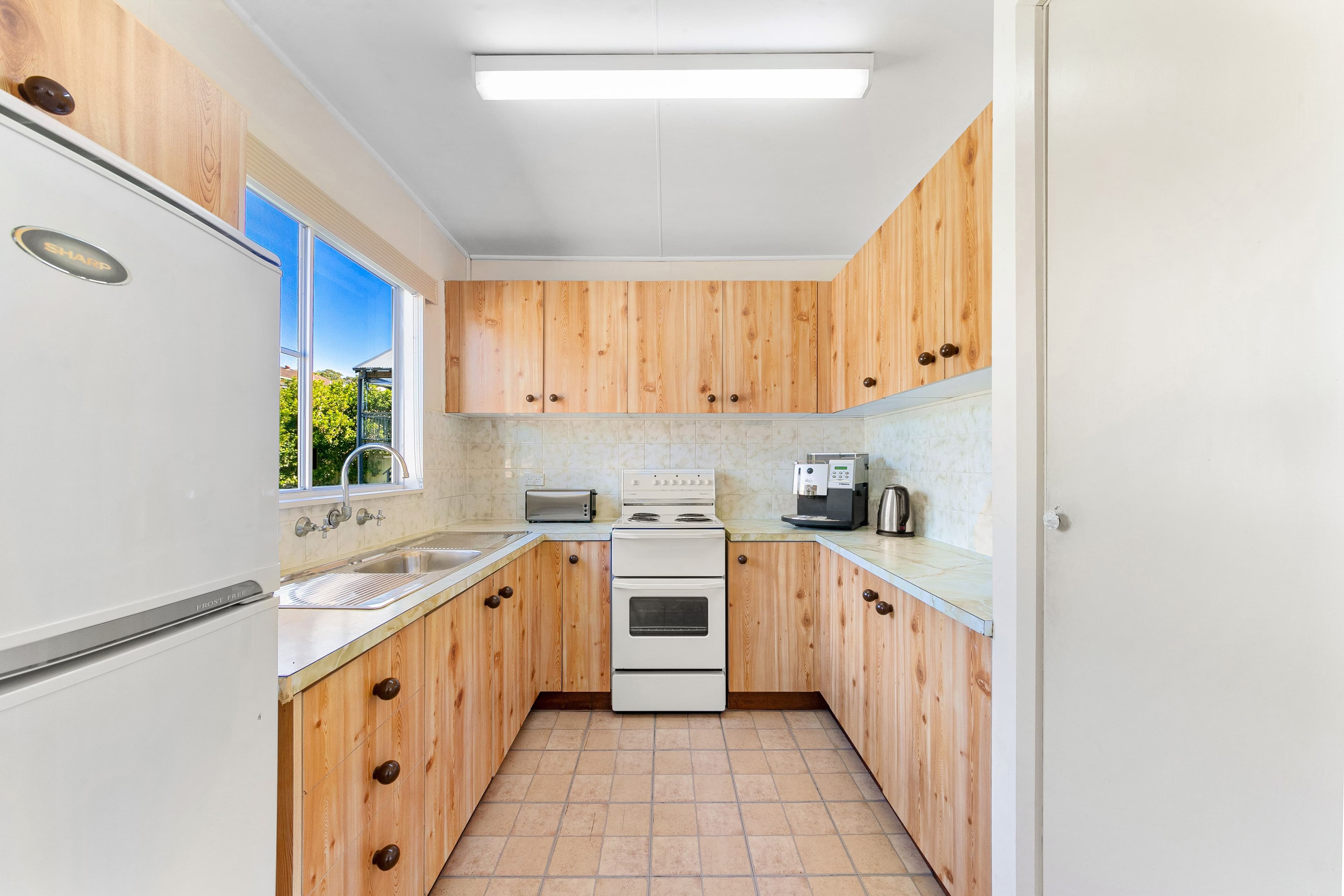 4 Curzon Avenue, Bateau Bay NSW 2261, Bateau Bay - Thumbnail 2