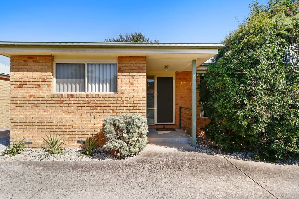 4 Walhalla Court, Mooroolbark VIC 3138, Mooroolbark - Thumbnail 2