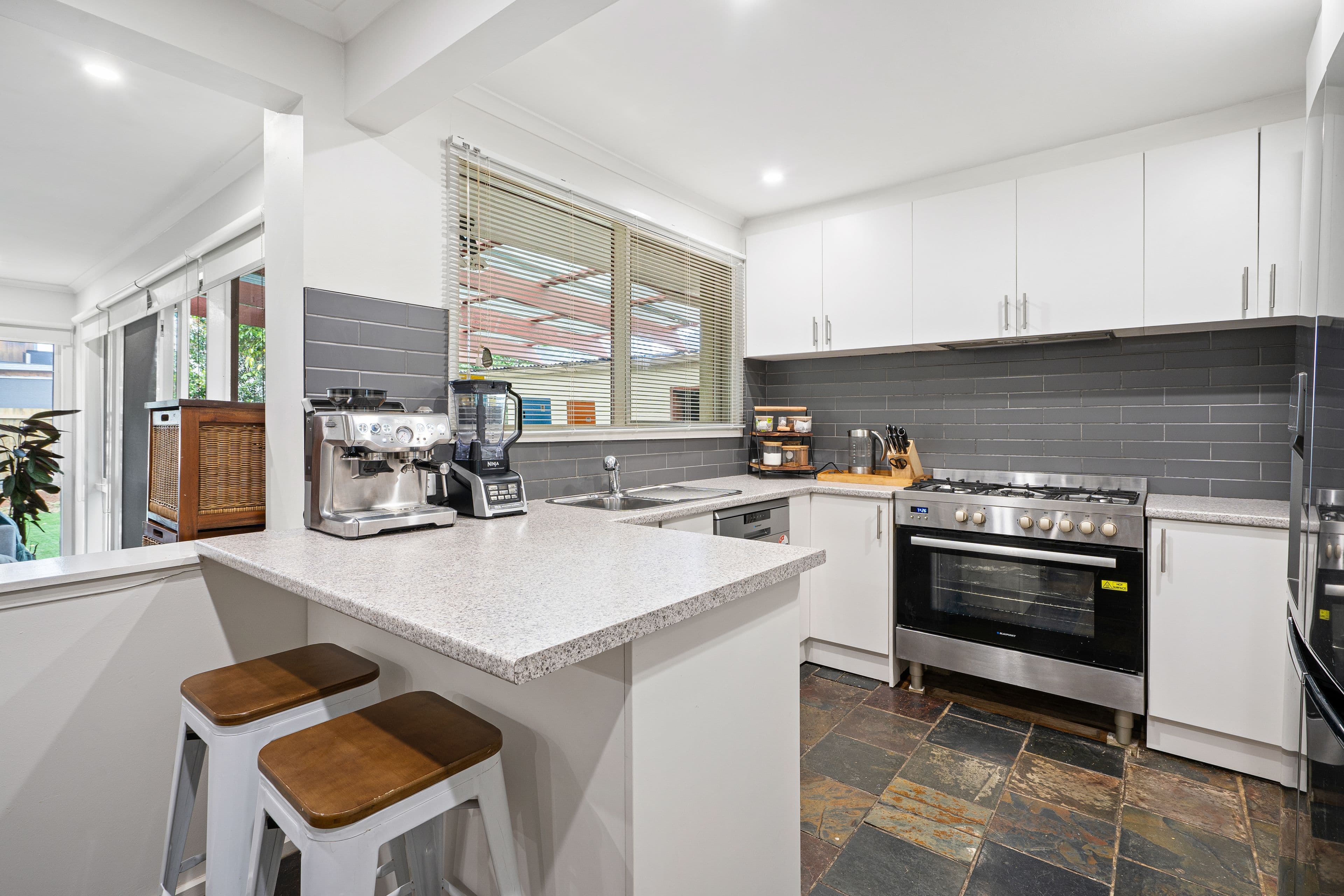 27 Chaucer Crescent, Bundoora VIC 3083, Bundoora - Thumbnail 3