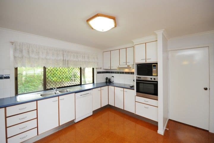2 Cooloola Close, SOUTH GLADSTONE QLD 4680, South Gladstone - Thumbnail 2