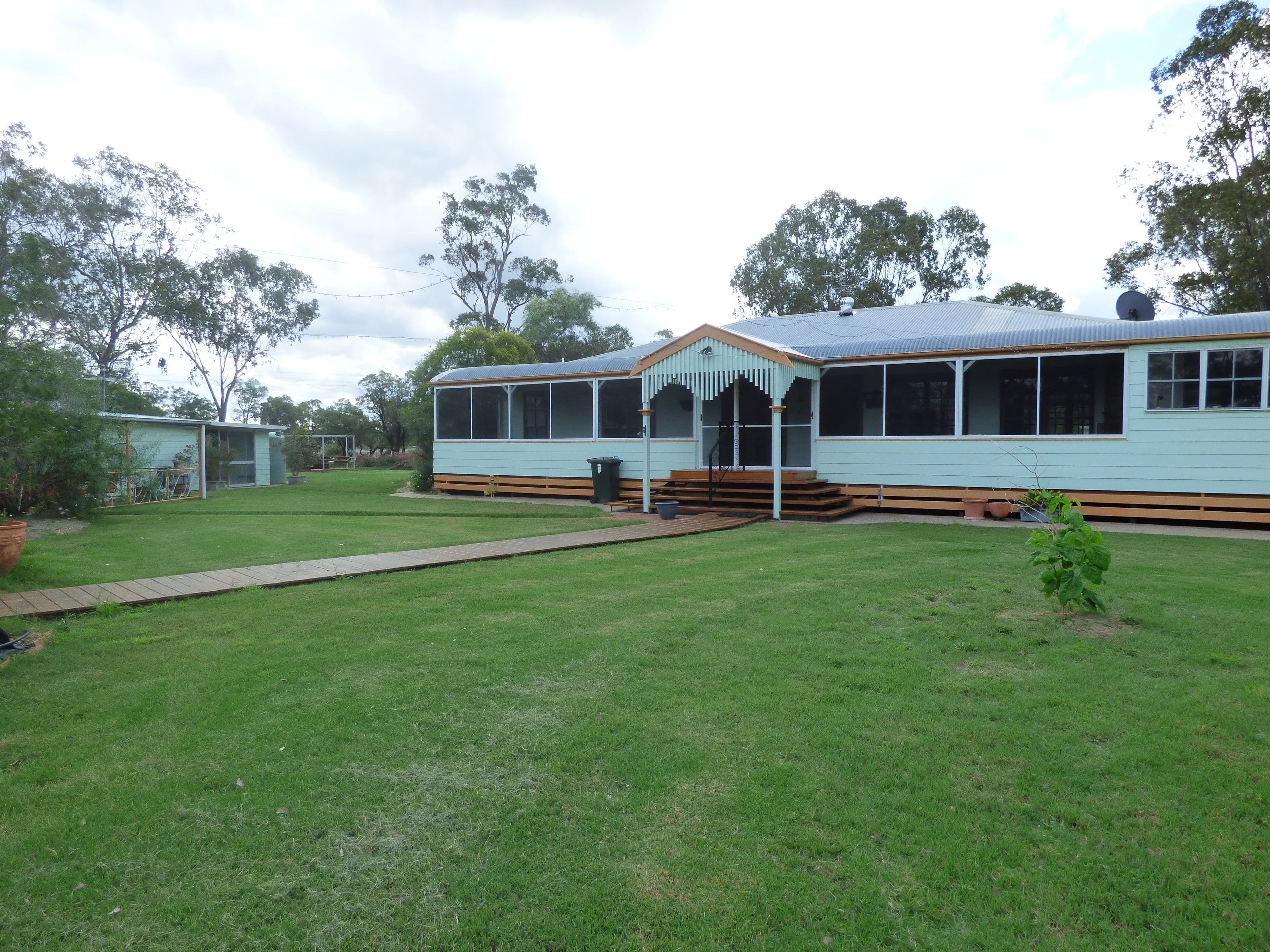 237 Northern Road, Roma QLD 4455, Roma - Thumbnail 2