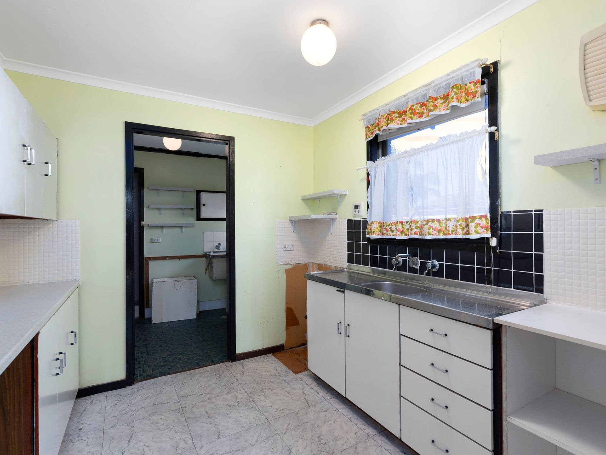 11 Diana Crescent, Morphett Vale SA 5162, Morphett Vale - Thumbnail 4