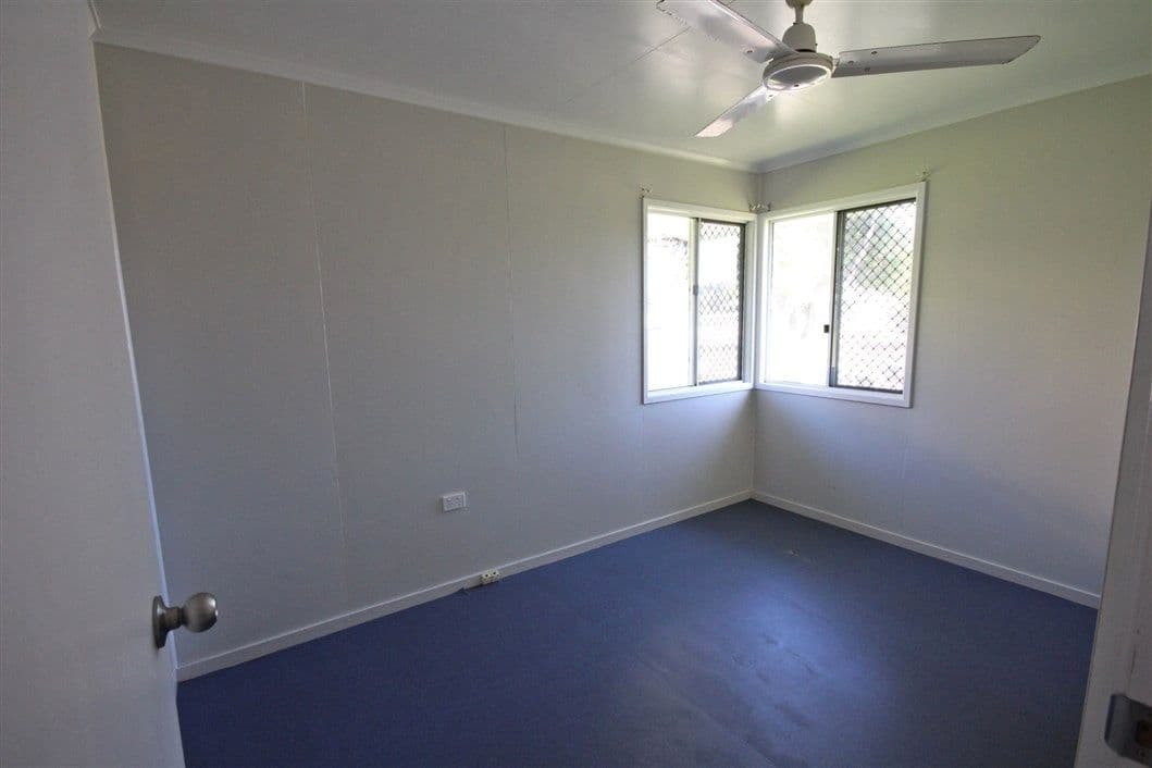 10 Maudsley Road, SARINA QLD 4737, Sarina - Thumbnail 6
