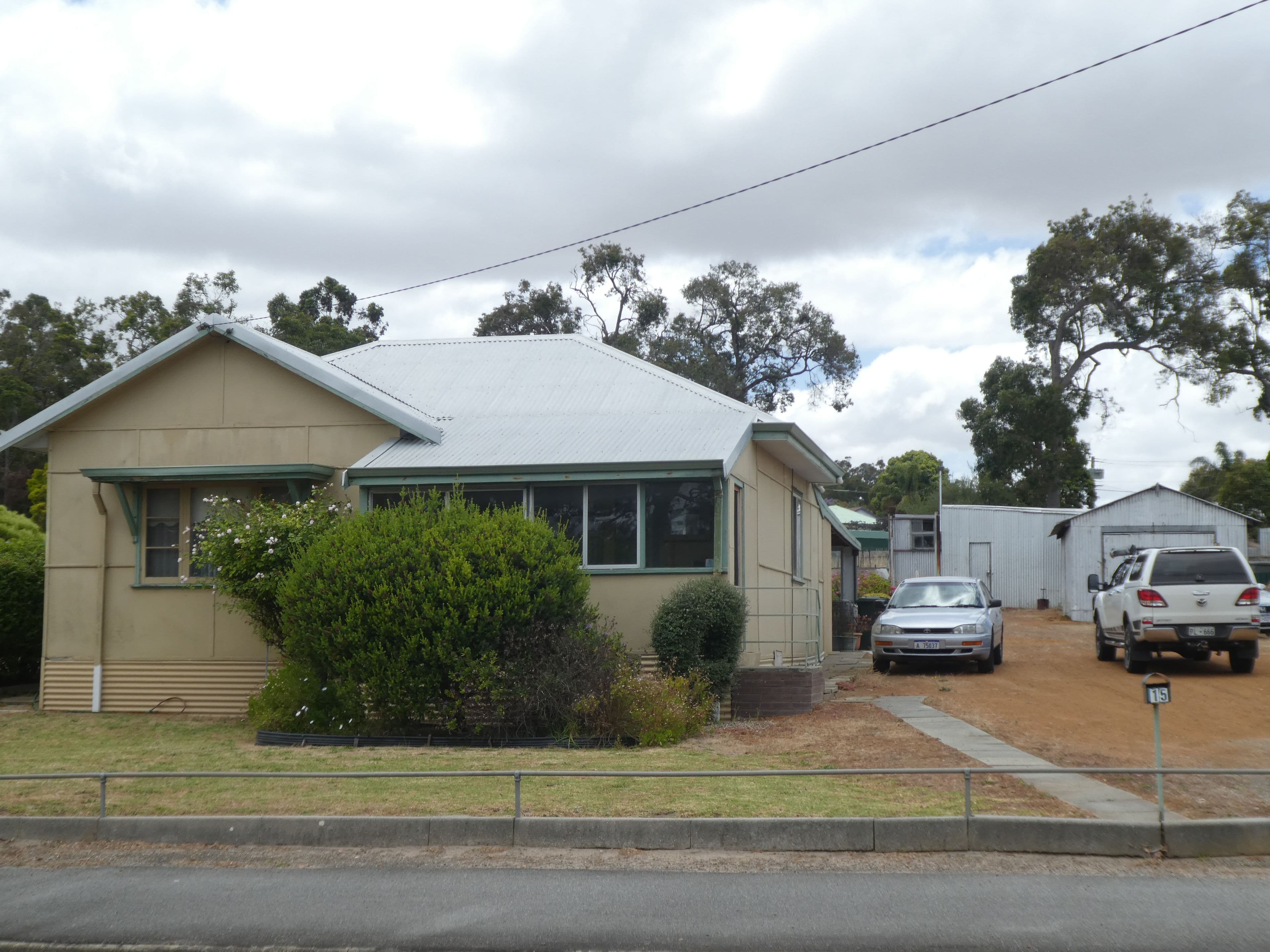 15 Oatlands Road, Mount Barker WA 6324, Mount Barker - Image 1