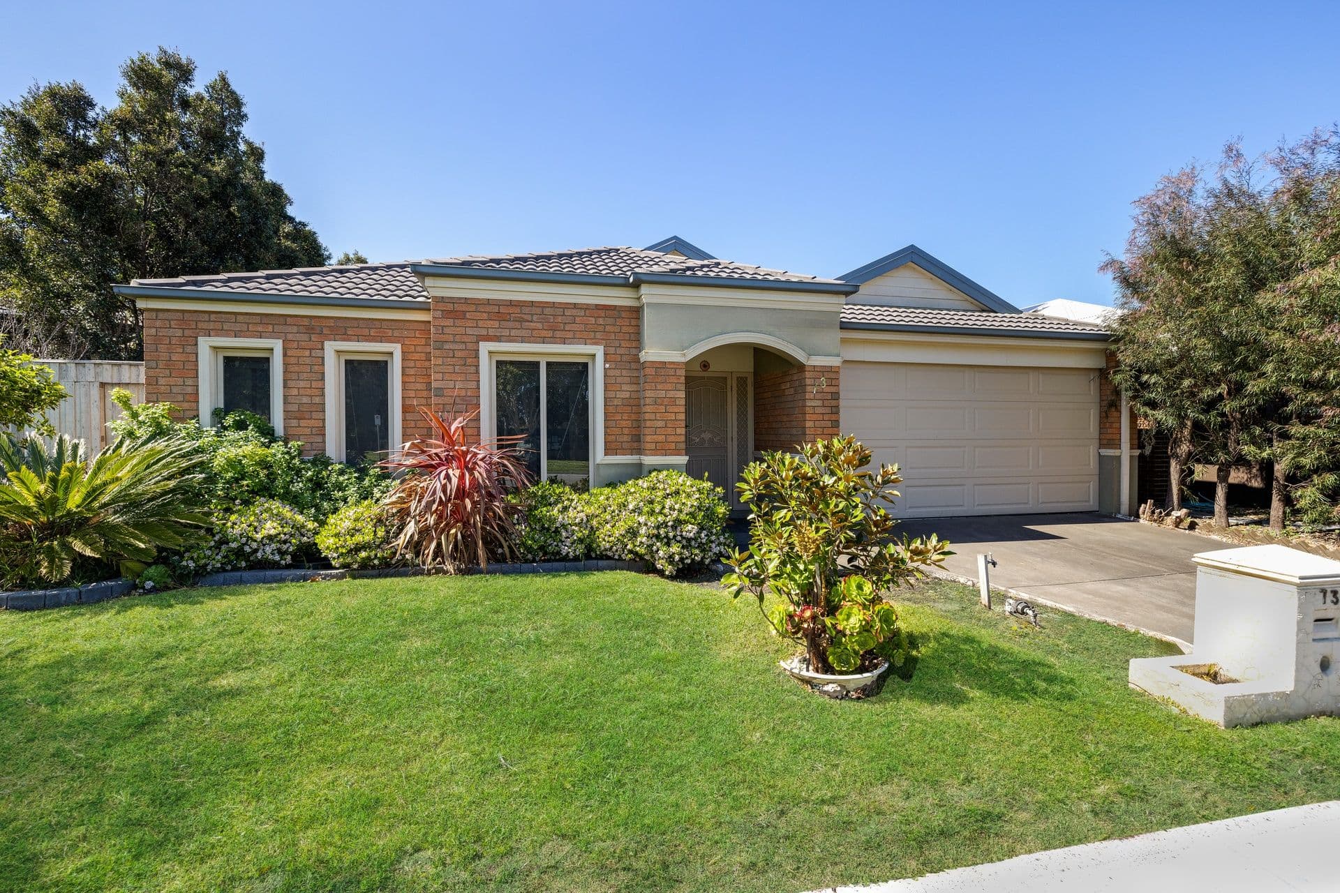 73 Viewgrand Drive, Berwick VIC 3806, Berwick - Thumbnail 2