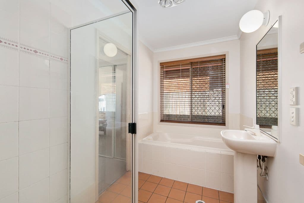 10 Lilly Pilly Crescent, Fitzgibbon QLD 4018, Fitzgibbon - Thumbnail 4