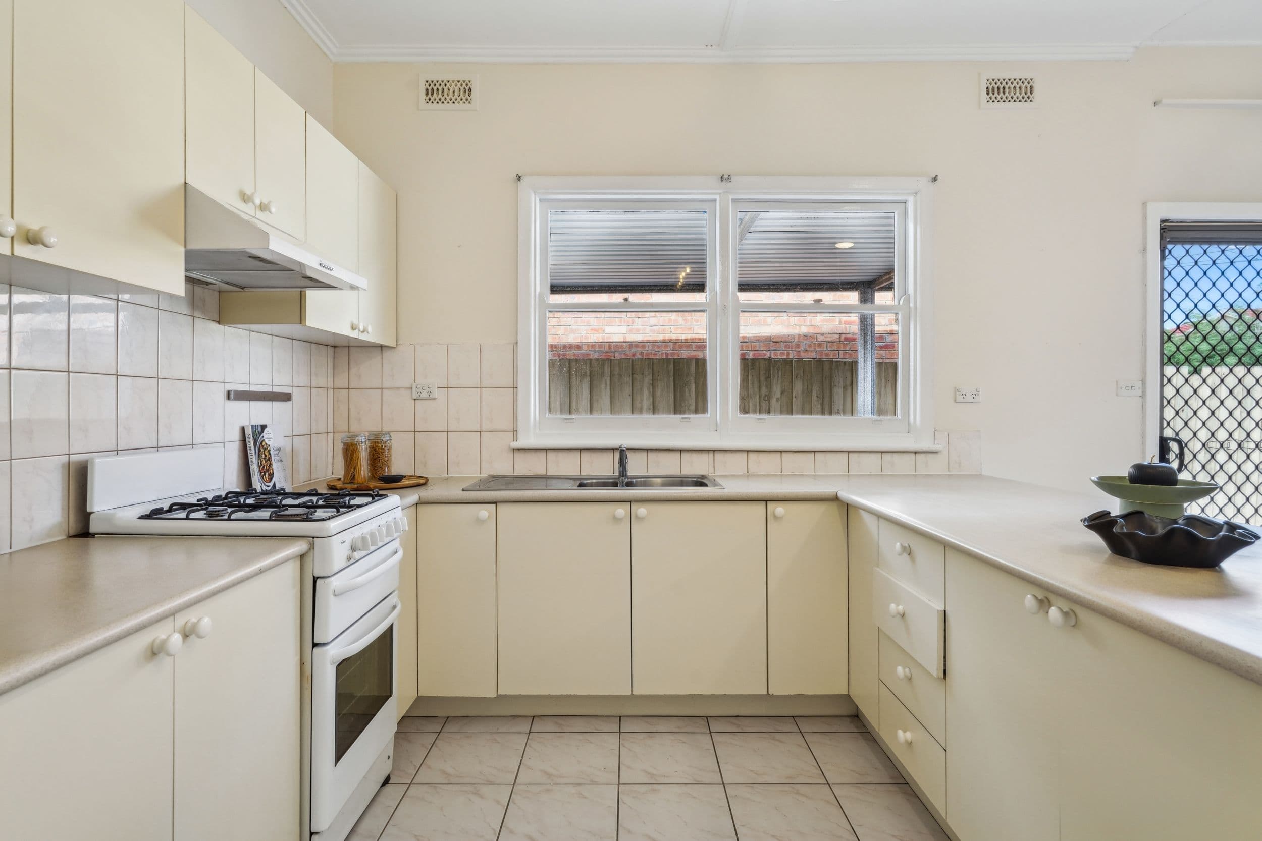 33 Keon Parade, Reservoir VIC 3073, Reservoir - Thumbnail 5