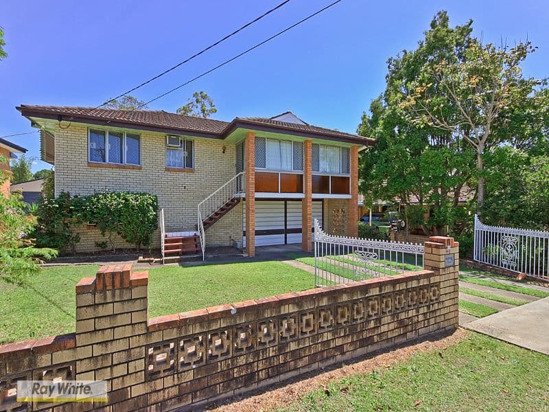 18 Waratah Drive, CLONTARF QLD 4019, Clontarf - Thumbnail 2