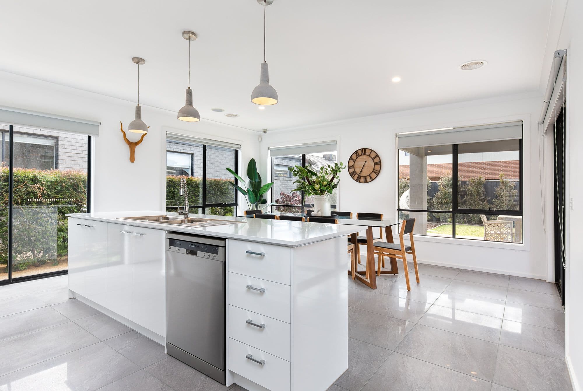 32 Murphy Street, Clyde North VIC 3978, Clyde North - Thumbnail 4