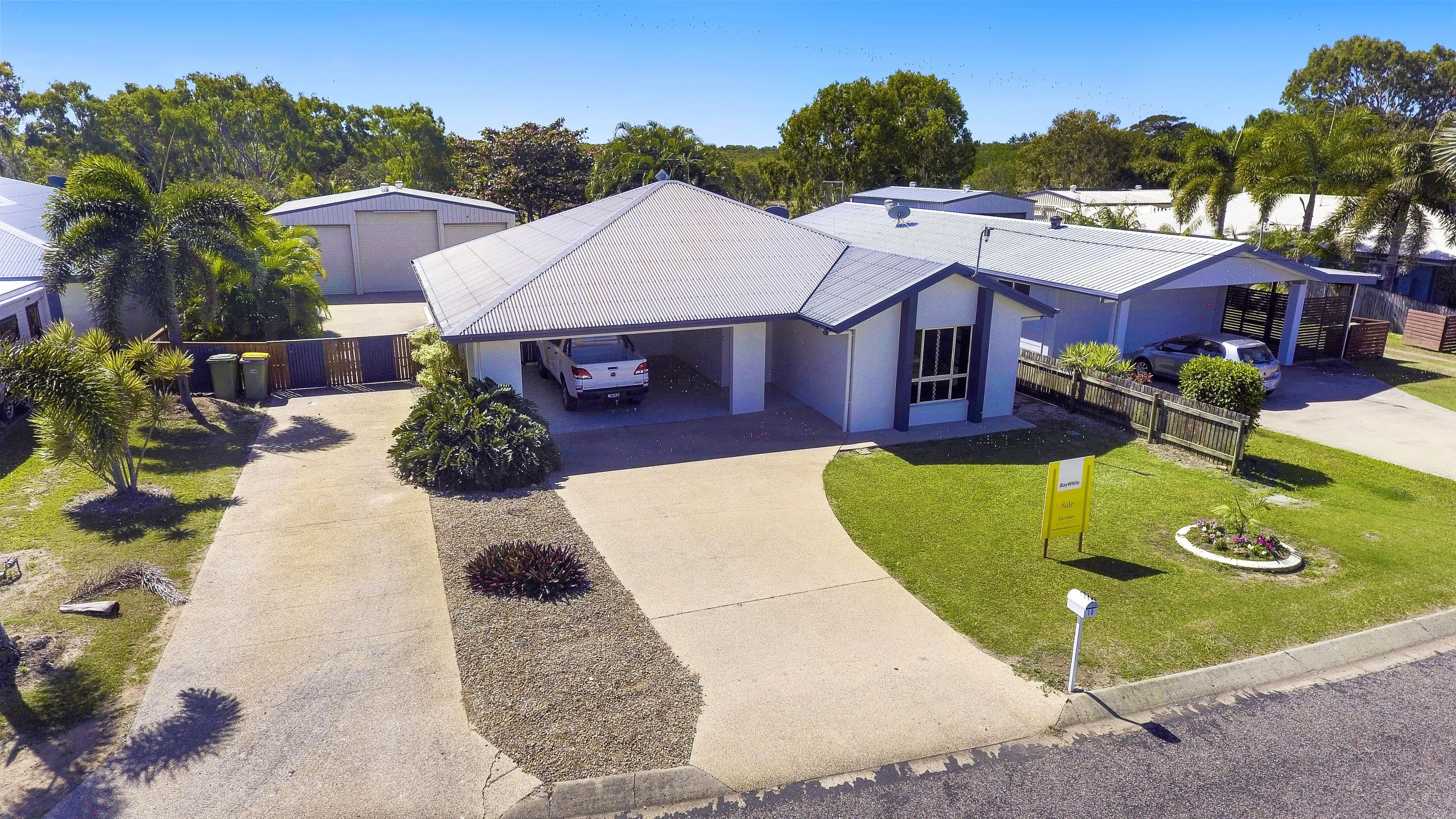 10 Brooksfield Drive, Sarina Beach QLD 4737, Sarina Beach - Thumbnail 2