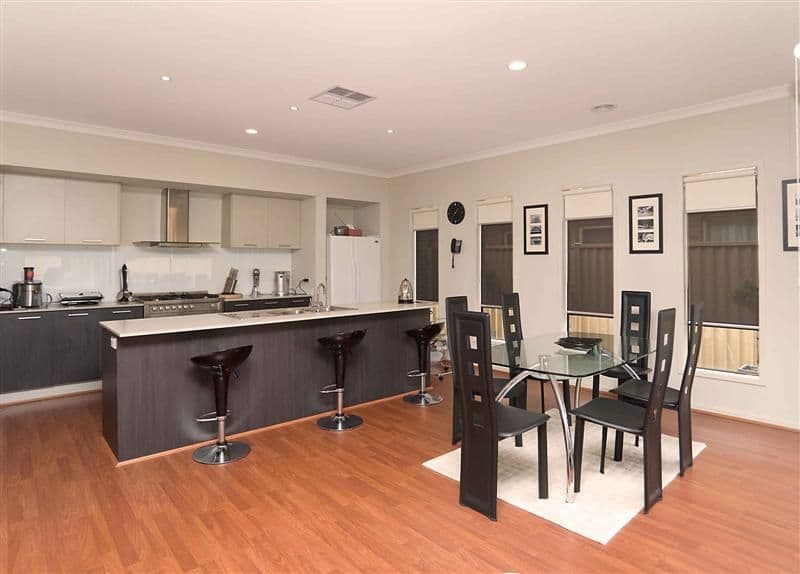 32 The Avenue, CAROLINE SPRINGS VIC 3023, Caroline Springs - Thumbnail 2