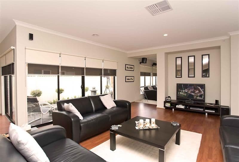 32 The Avenue, CAROLINE SPRINGS VIC 3023, Caroline Springs - Thumbnail 3