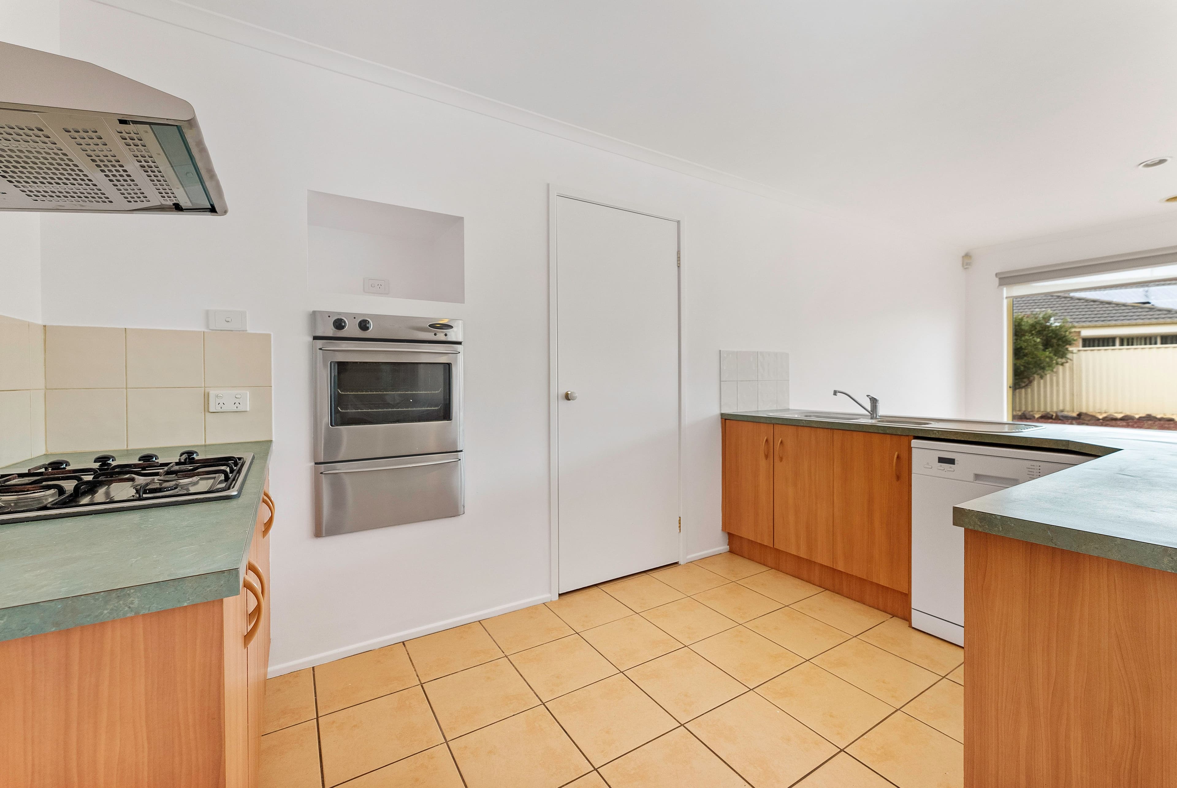 13 Thomson Way, Taylors Hill VIC 3037, Taylors Hill - Thumbnail 6