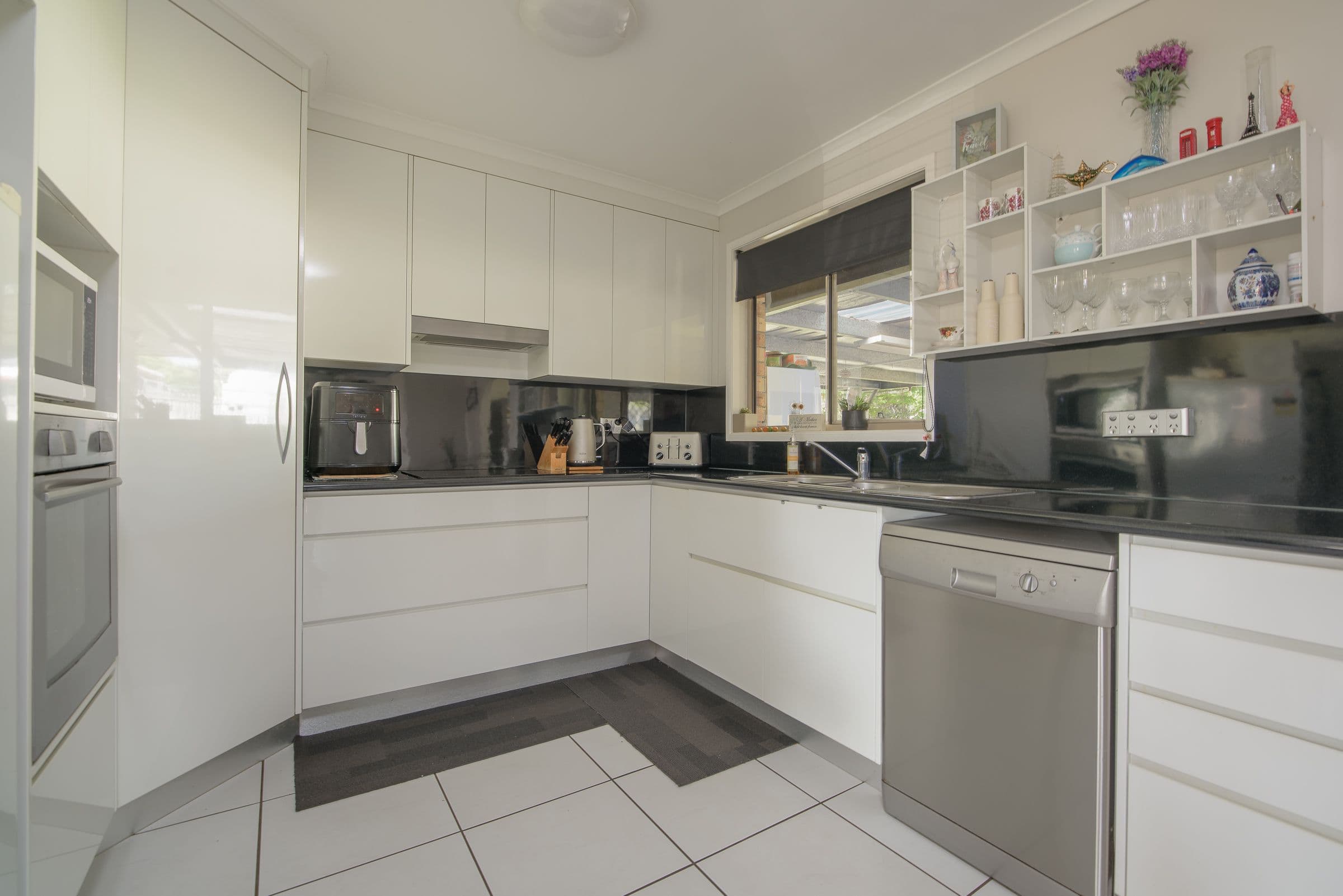 10 Lady Elliot Court, Clinton QLD 4680, Clinton - Thumbnail 2