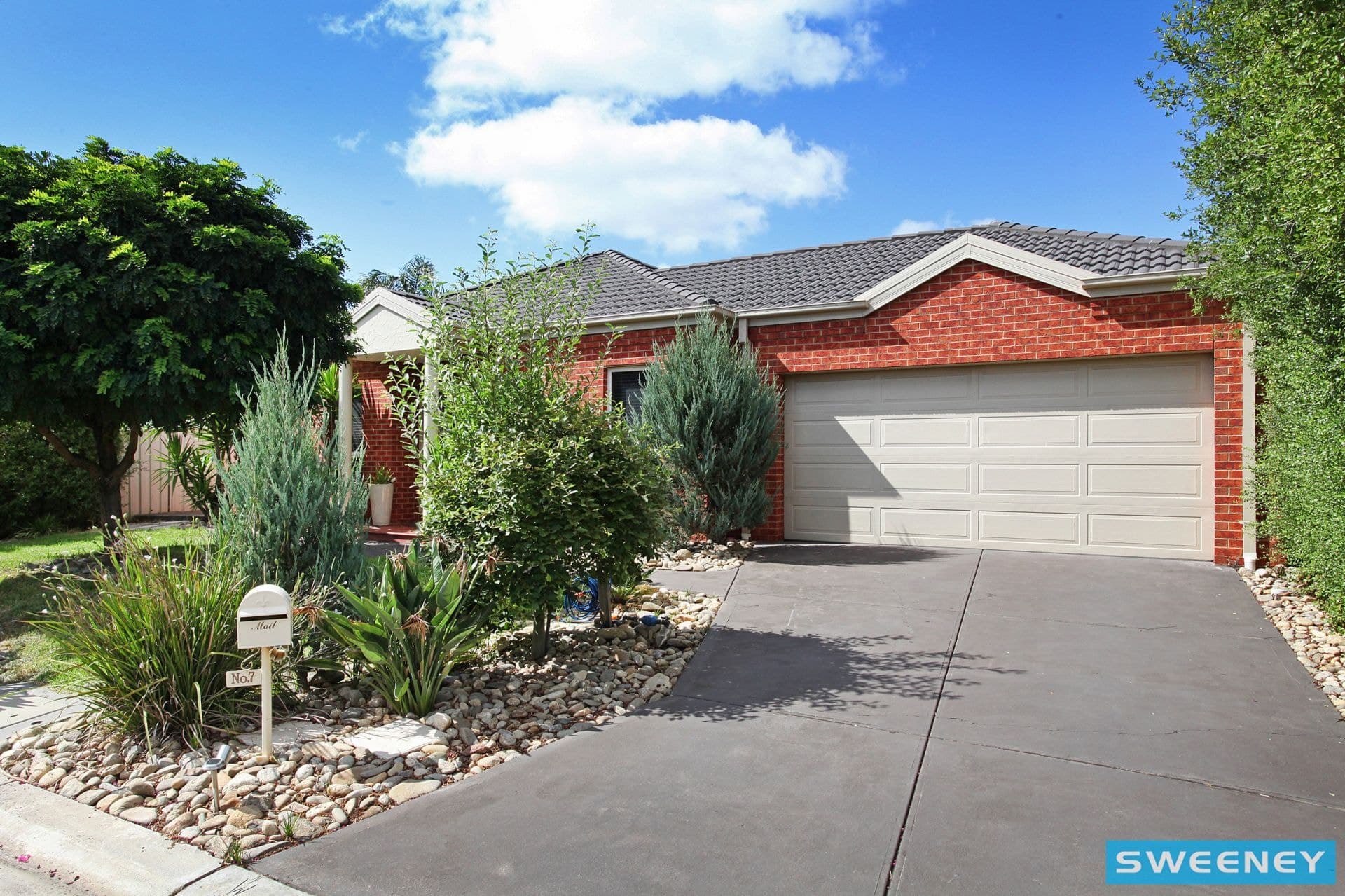 7 Girraween Place, Caroline Springs - Thumbnail 2